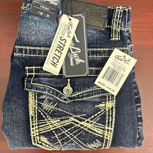 True Luck Men`s Jeans Straight Medium Wash 32x32 NWT $60 Embroidered